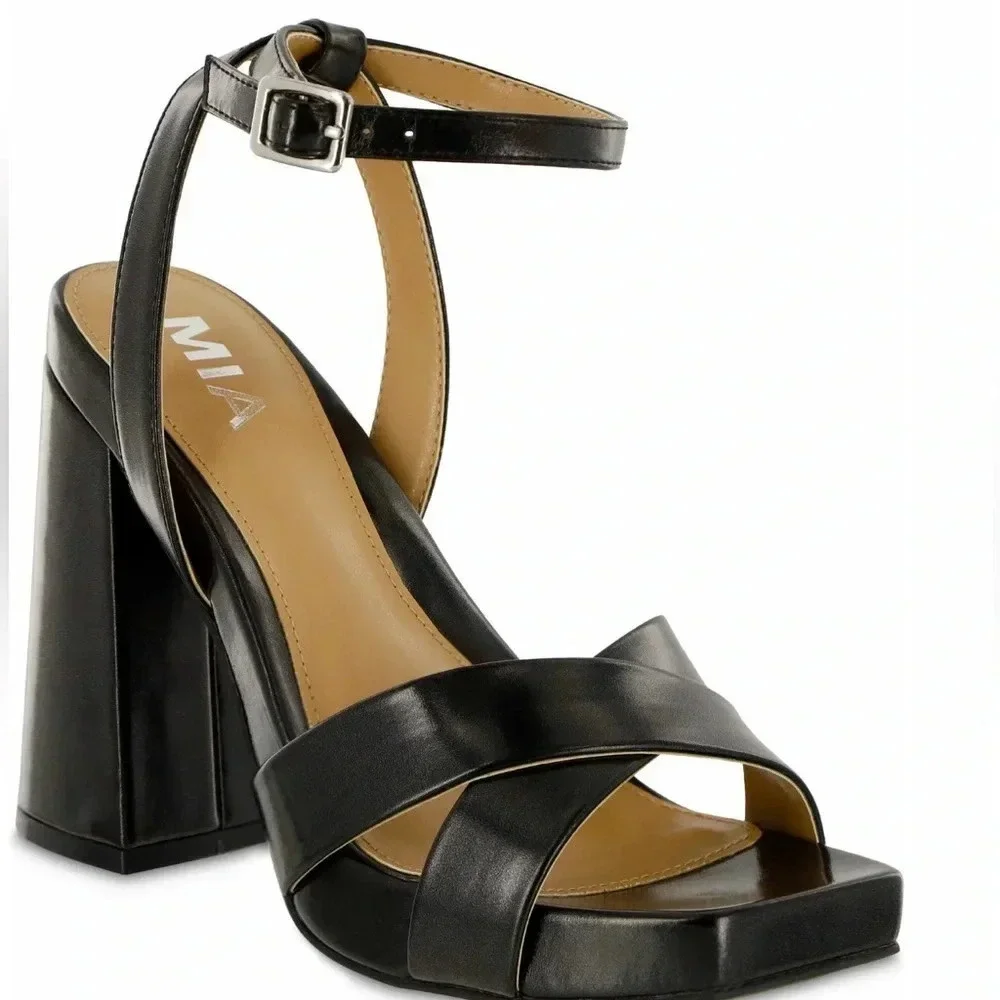Mia Eloise Block heel sandals black size 8M secure ankle strap contoured footbed